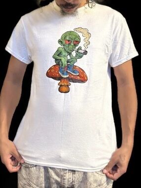 Graphic Alien Mushroom Short Sleeve T-Shirt - White